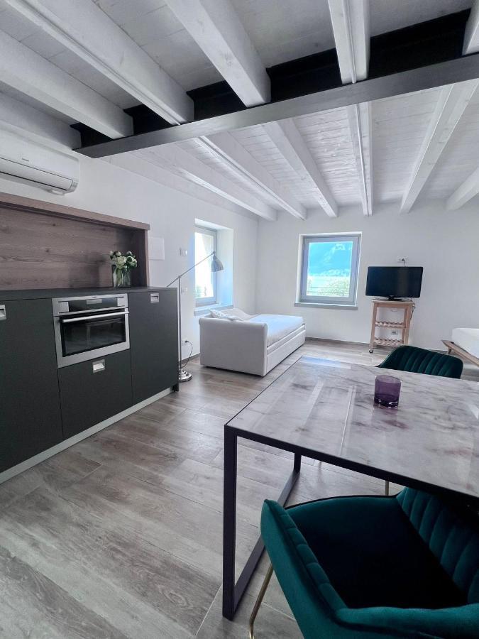 Absentia 1763 Garda Boutique Home - Lake Front Brenzone sul Garda Bagian luar foto