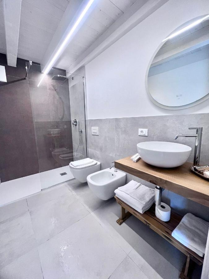 Absentia 1763 Garda Boutique Home - Lake Front Brenzone sul Garda Bagian luar foto