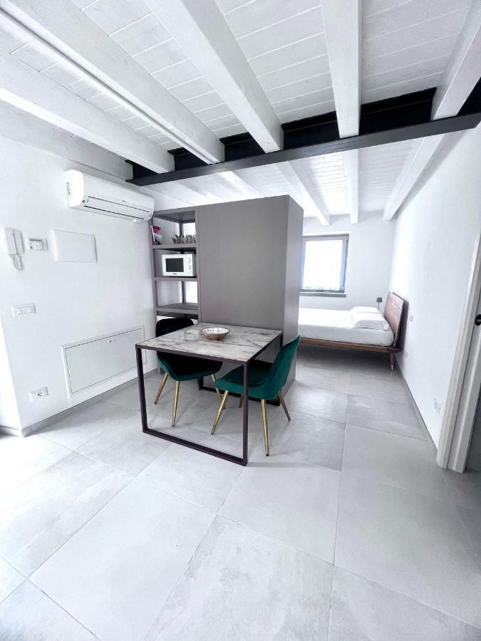Absentia 1763 Garda Boutique Home - Lake Front Brenzone sul Garda Bagian luar foto