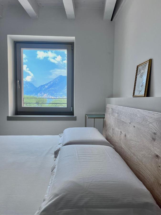 Absentia 1763 Garda Boutique Home - Lake Front Brenzone sul Garda Bagian luar foto