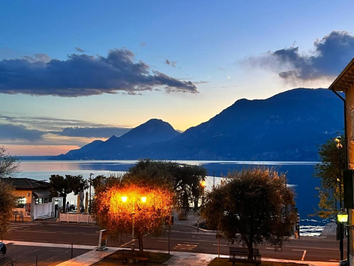 Absentia 1763 Garda Boutique Home - Lake Front Brenzone sul Garda Bagian luar foto