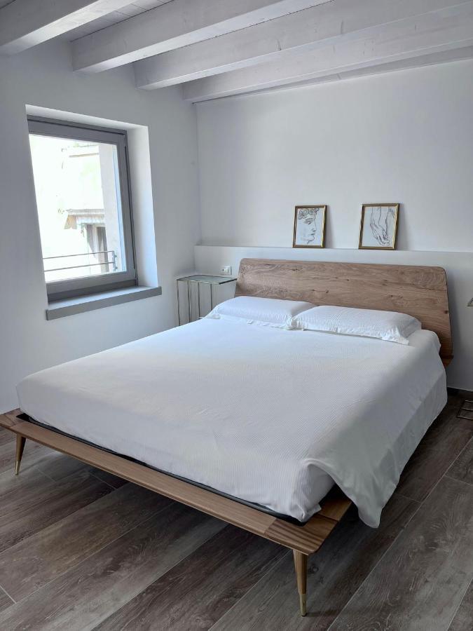 Absentia 1763 Garda Boutique Home - Lake Front Brenzone sul Garda Bagian luar foto