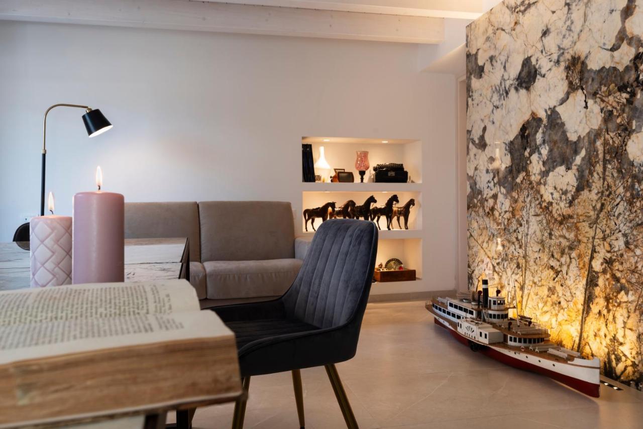 Absentia 1763 Garda Boutique Home - Lake Front Brenzone sul Garda Bagian luar foto