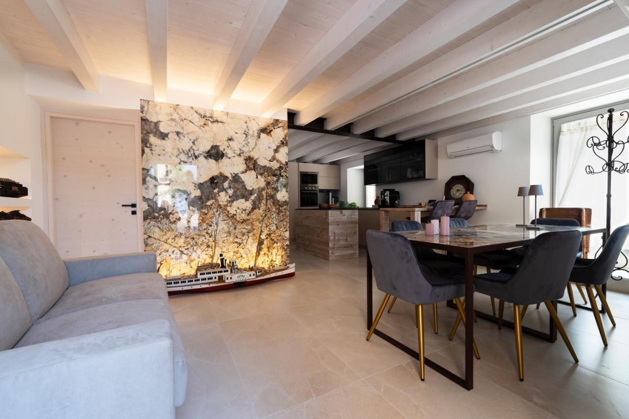 Absentia 1763 Garda Boutique Home - Lake Front Brenzone sul Garda Bagian luar foto