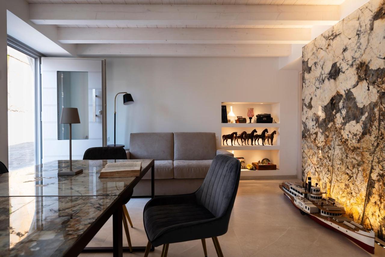 Absentia 1763 Garda Boutique Home - Lake Front Brenzone sul Garda Bagian luar foto
