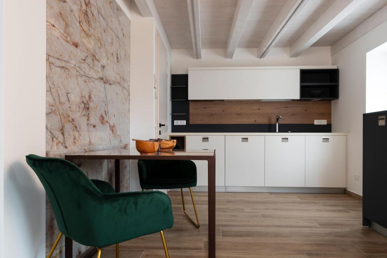 Absentia 1763 Garda Boutique Home - Lake Front Brenzone sul Garda Bagian luar foto