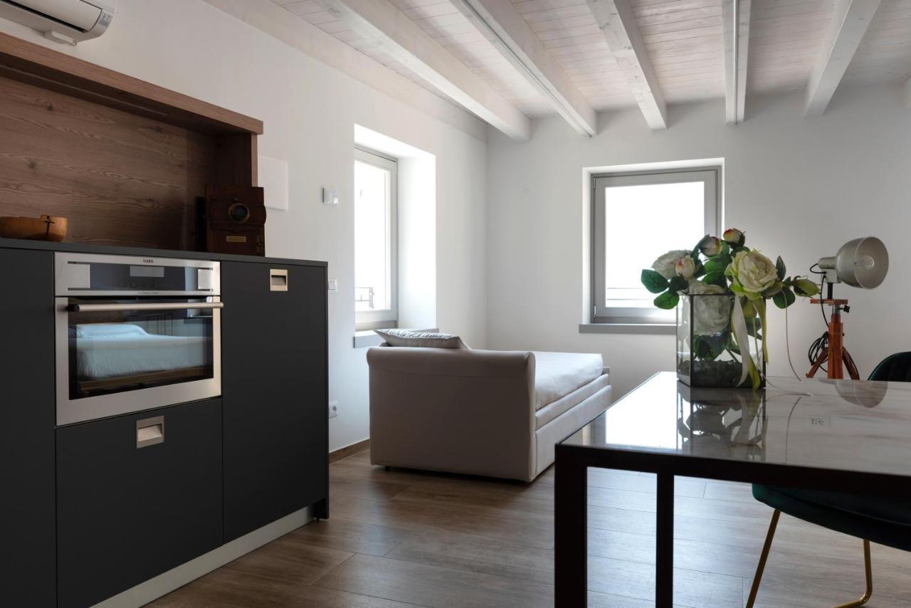 Absentia 1763 Garda Boutique Home - Lake Front Brenzone sul Garda Bagian luar foto