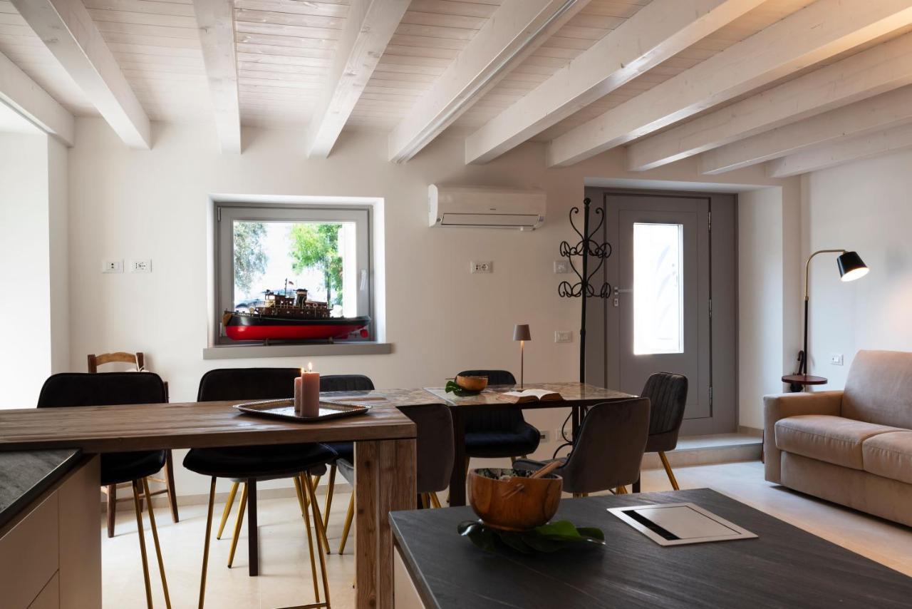 Absentia 1763 Garda Boutique Home - Lake Front Brenzone sul Garda Bagian luar foto