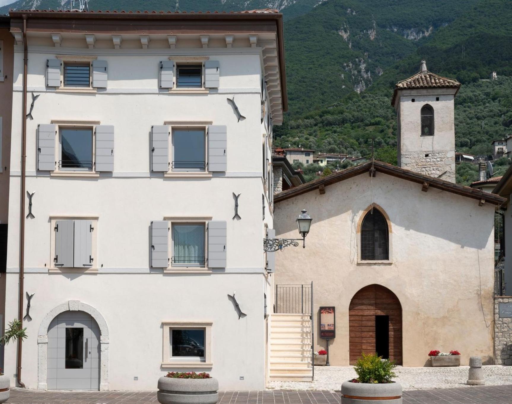 Absentia 1763 Garda Boutique Home - Lake Front Brenzone sul Garda Bagian luar foto