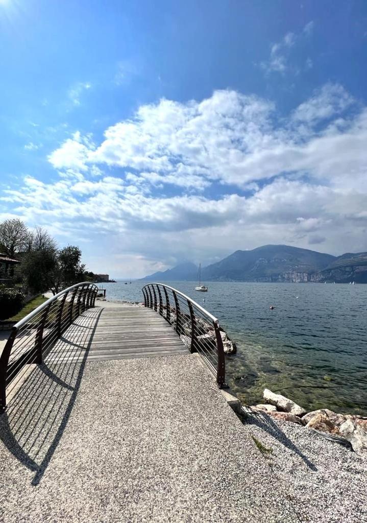 Absentia 1763 Garda Boutique Home - Lake Front Brenzone sul Garda Bagian luar foto