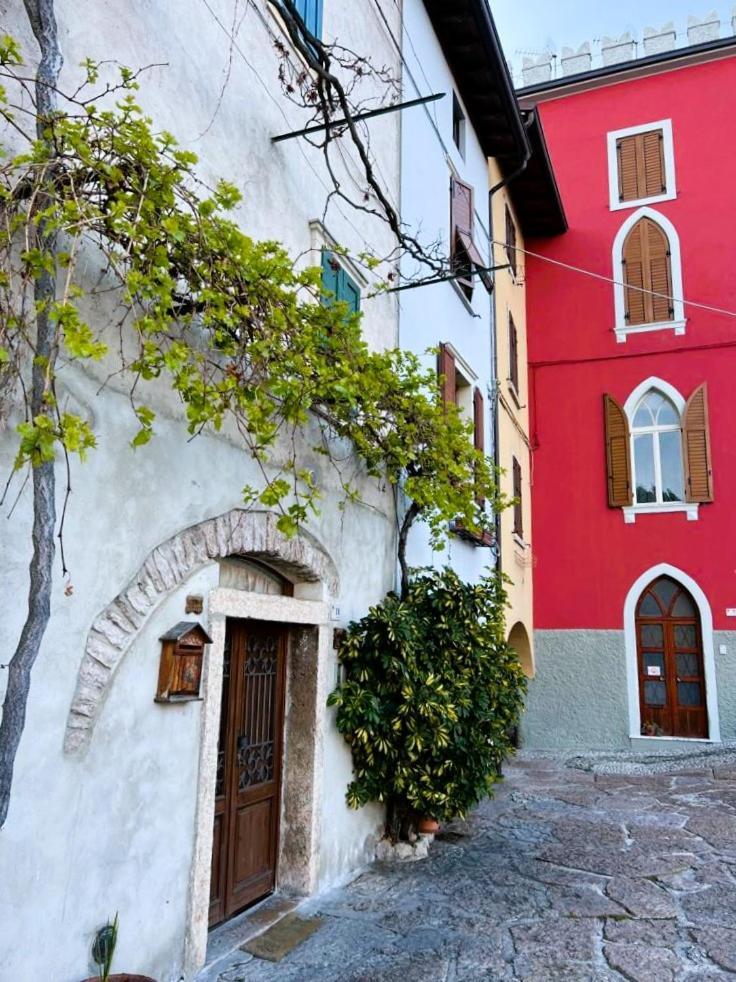 Absentia 1763 Garda Boutique Home - Lake Front Brenzone sul Garda Bagian luar foto