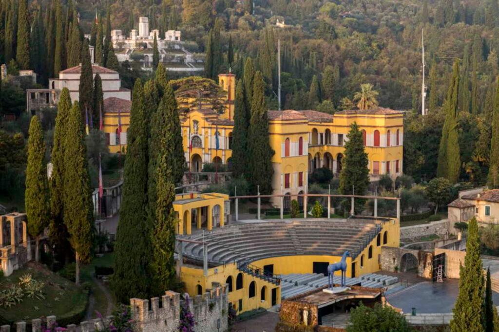 Absentia 1763 Garda Boutique Home - Lake Front Brenzone sul Garda Bagian luar foto