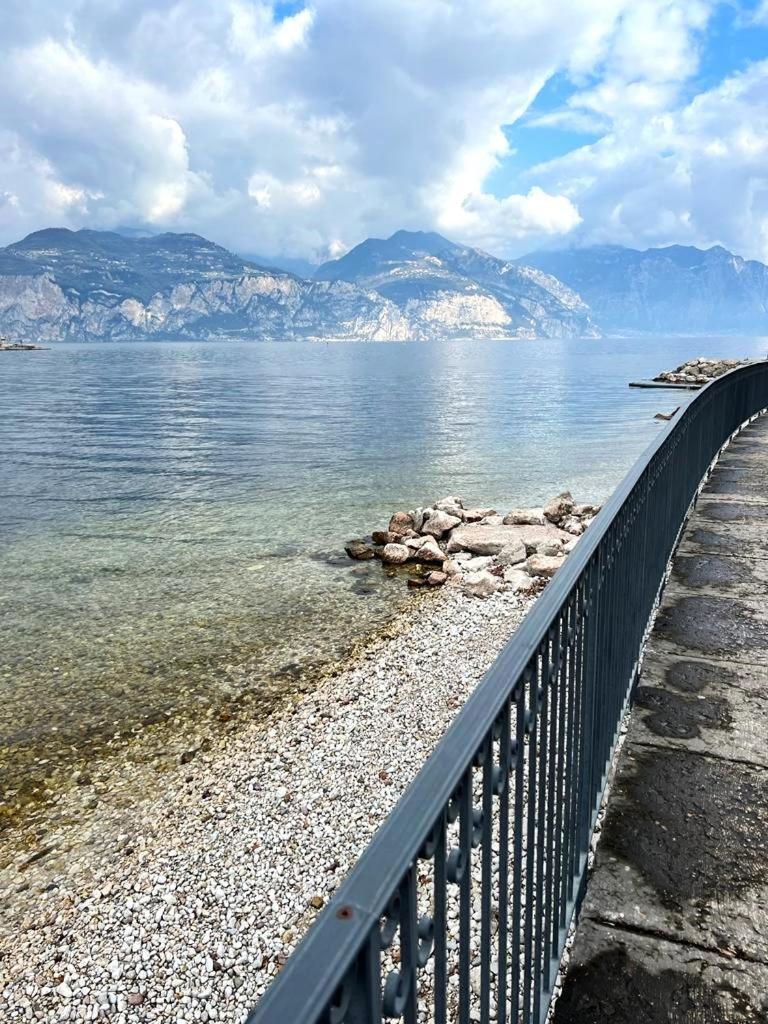 Absentia 1763 Garda Boutique Home - Lake Front Brenzone sul Garda Bagian luar foto