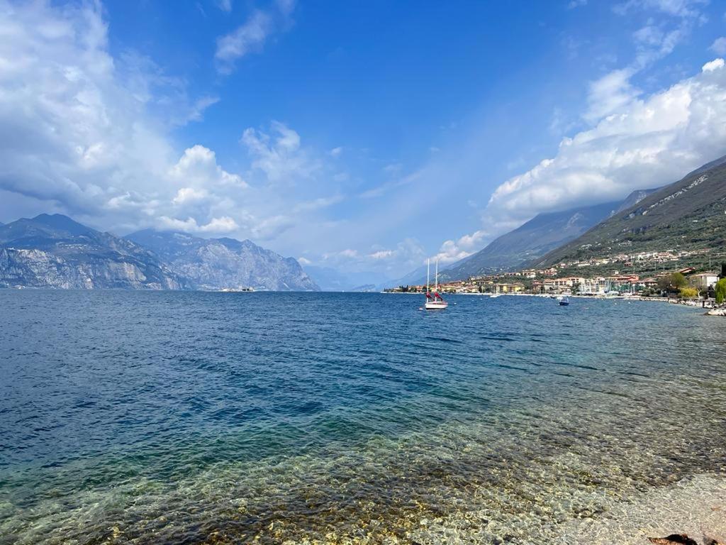 Absentia 1763 Garda Boutique Home - Lake Front Brenzone sul Garda Bagian luar foto