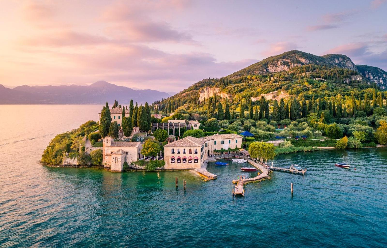 Absentia 1763 Garda Boutique Home - Lake Front Brenzone sul Garda Bagian luar foto