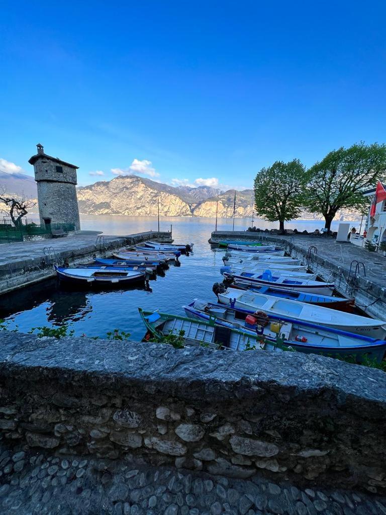 Absentia 1763 Garda Boutique Home - Lake Front Brenzone sul Garda Bagian luar foto