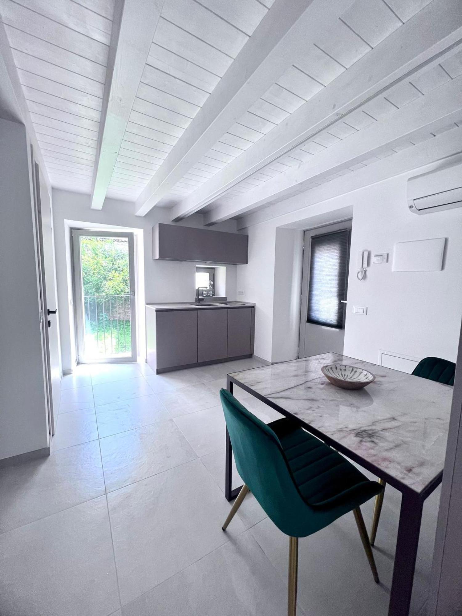 Absentia 1763 Garda Boutique Home - Lake Front Brenzone sul Garda Ruang foto