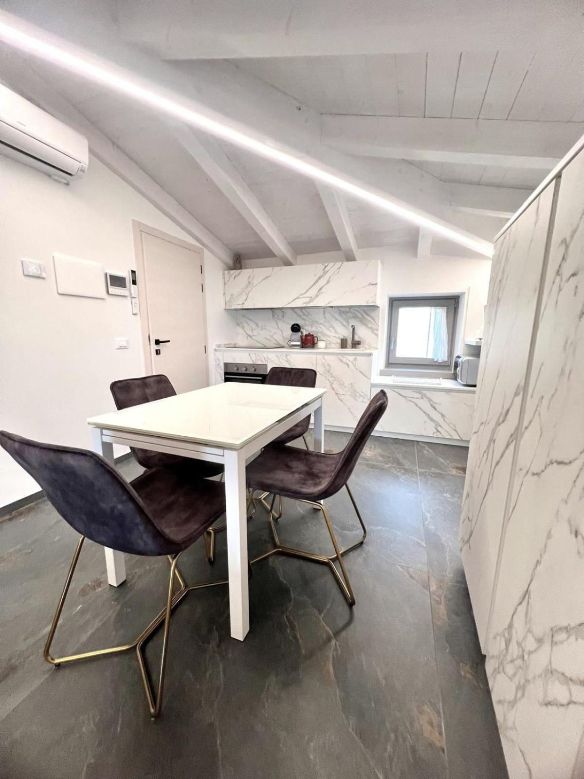 Absentia 1763 Garda Boutique Home - Lake Front Brenzone sul Garda Bagian luar foto