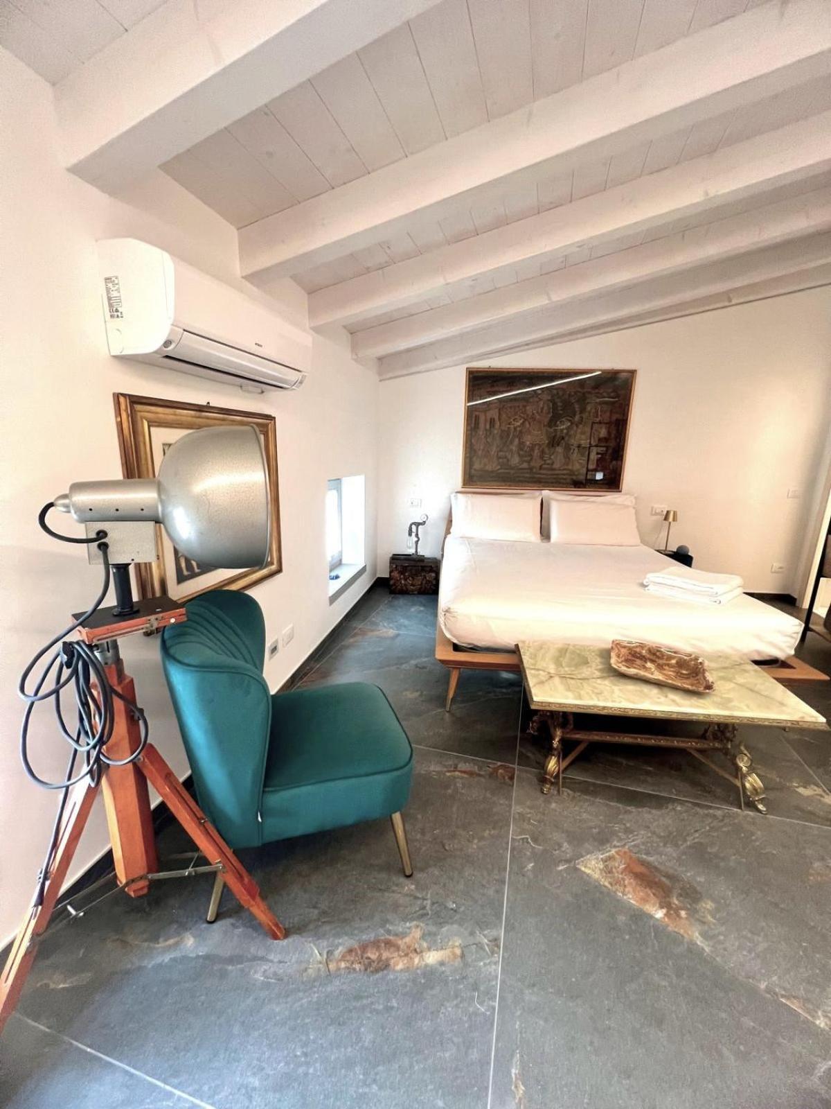 Absentia 1763 Garda Boutique Home - Lake Front Brenzone sul Garda Bagian luar foto